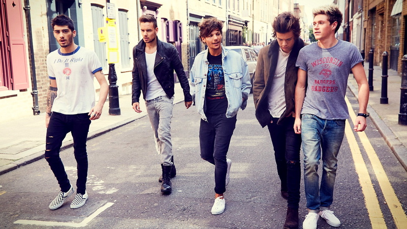 friendship, full length, men, jeans, day, street, One Direction, real people, young men, casual clothing, road, city, leisure activity, built structure