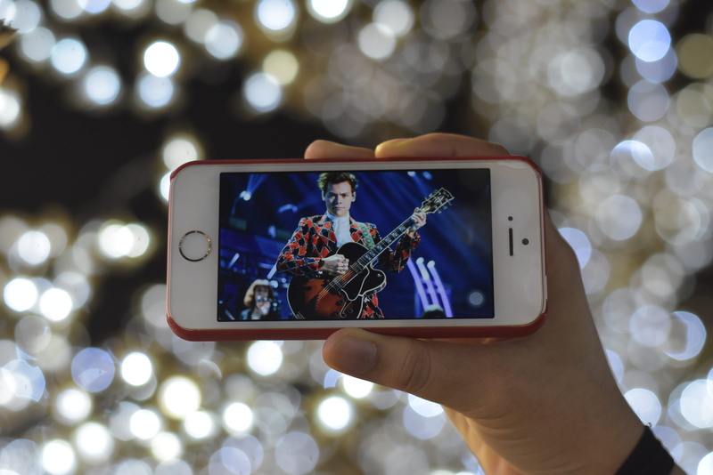 activity, photographing, finger, styles, 4K, light, bright, singer, smart phone, using phone, screen, bokeh, outdoors, technology, people, thailand, mobile phone