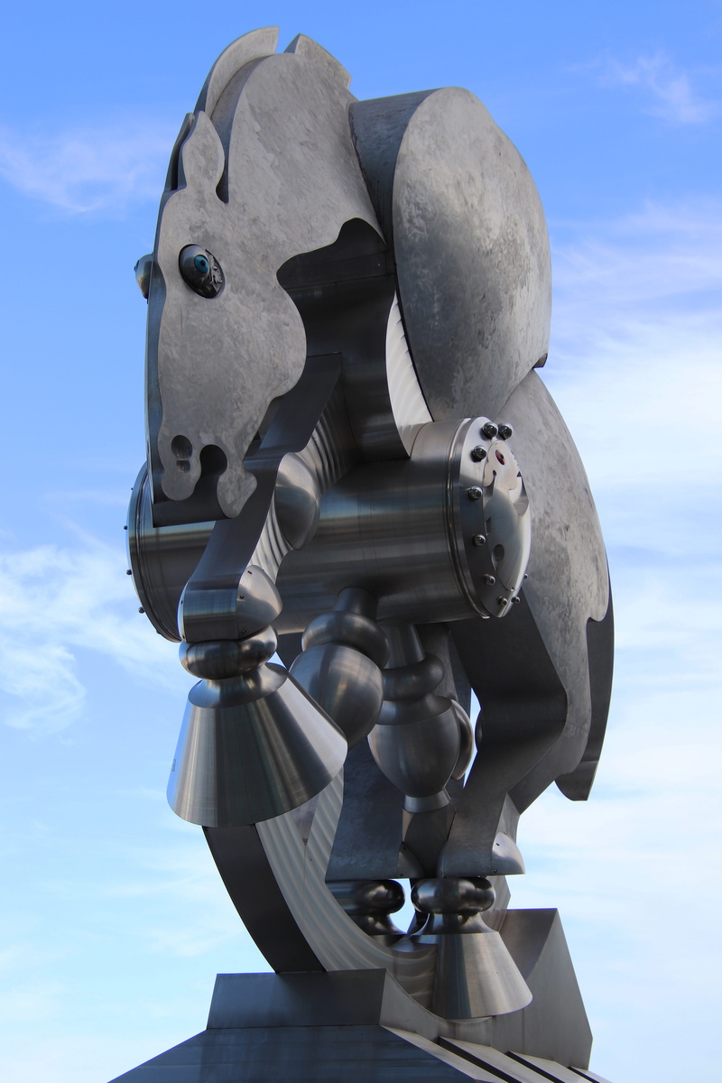 nature, figure, stature, horse sculpture, 5K, art, metal, sky, coin operated, no people, low angle view, berlin central station, cloud, creativity, close-up