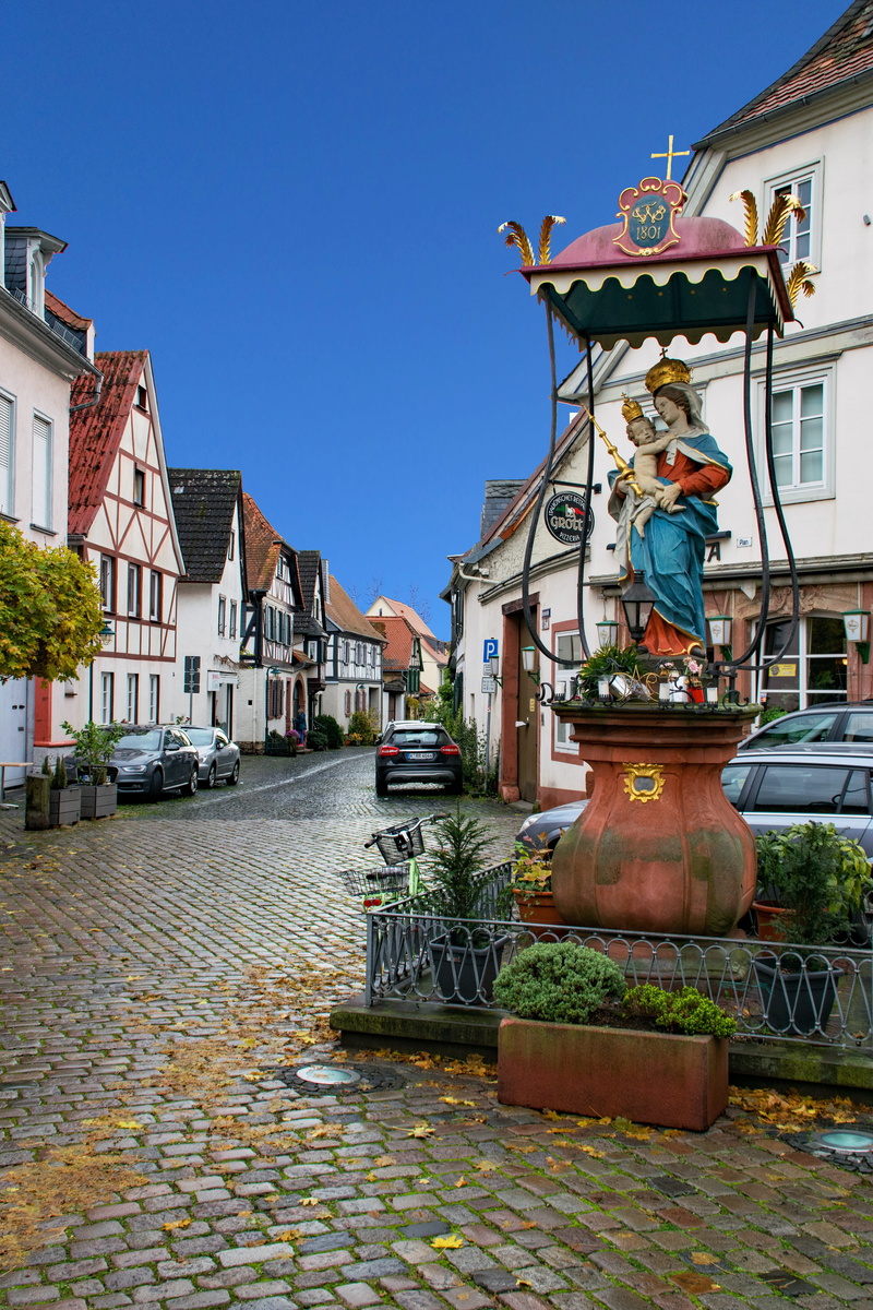 human representation, germany, hochheim, stature, male likeness, wine, historic center, no people, sculpture, nature, 5K, representation, building, architecture