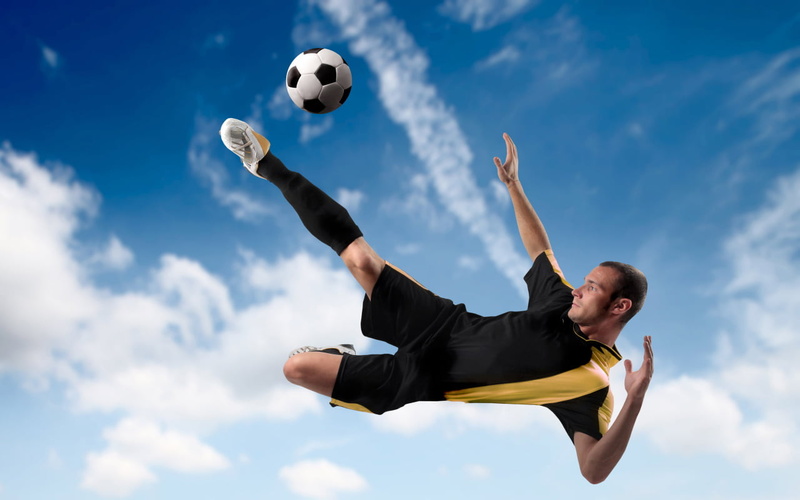 sport, sports clothing, kicking, team sport, futbol, skill, ball, sports equipment, Football, leisure activity, nature, playing, low angle view