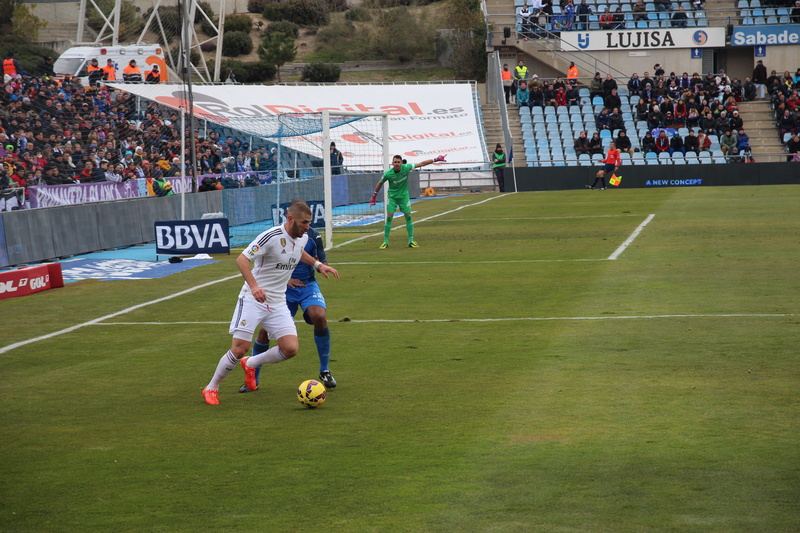 child, group of people, men, match - sport, grass, real people, Europe, males, 5K, ball, childhood, competition, soccer, stadium, full length, team sport