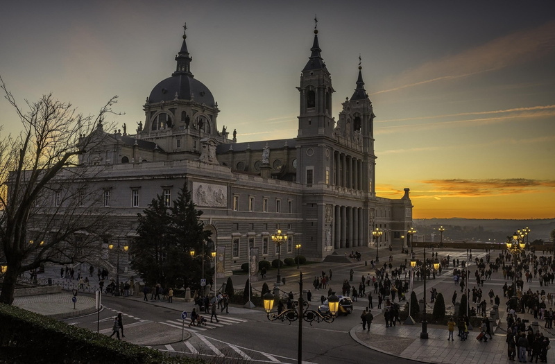 1080P, Madrid, Cathedral of the Almudena, the evening, the city, Spain