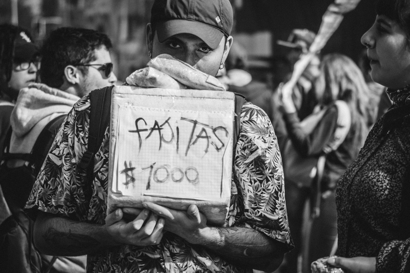 vendedor, adult, holding, message, city, santiago de chile, communication, chile, text, social issues, script, men, waist up, focus on foreground, sign