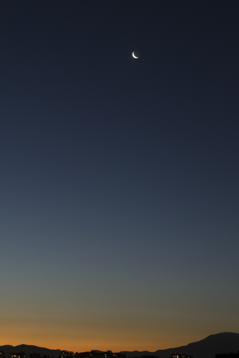 tranquility, city, space, downtown, beauty in nature, silhouette, idyllic, dusk, outdoors, nature, no people, moon, crescent, 5K, santiago, sunset, clear sky