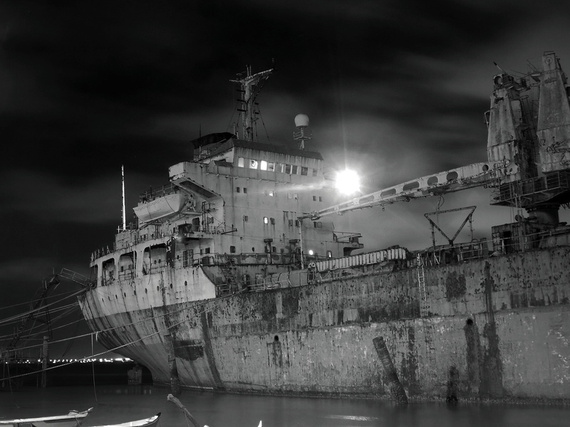 white, sky, no people, passenger craft, cloud - sky, moored, transportation, mode of transportation, freight transportation, branco, black and white, cinza