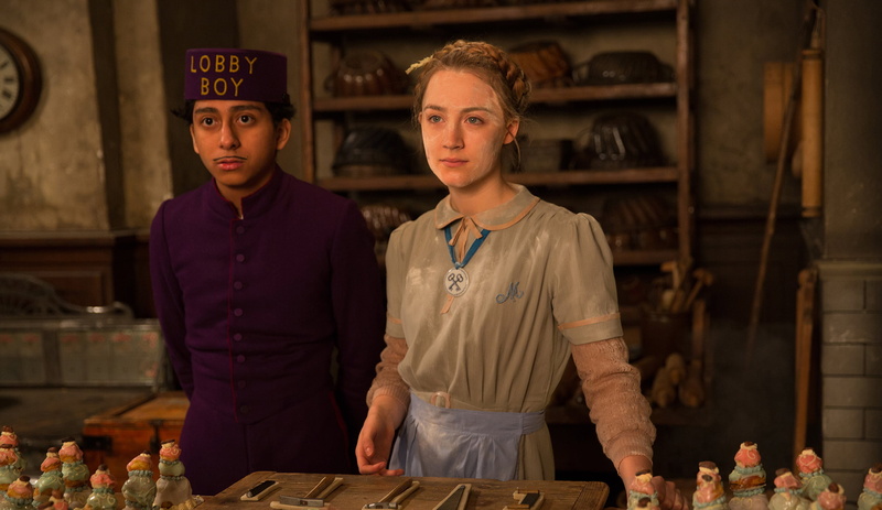 lifestyles, cultures, 2K, saoirse ronan, cheerful, portrait, females, men, skill, occupation, gray, people, women, store, serious, looking, adult, entrepreneur