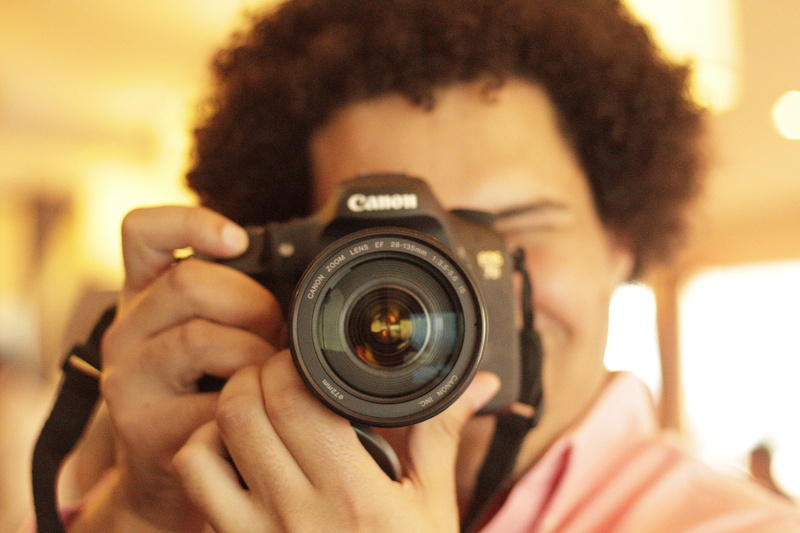 holding, digital camera, 5K, paris, front view, headshot, camera - photographic equipment, activity, technology, young adult, france, photographic equipment