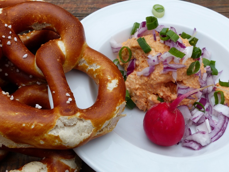 specialty, no people, gastronomy, munich, vegetable, bavarian snack, onion, obazda, table, ready-to-eat, indulgence, beer garden, bavaria, bavarian, onions