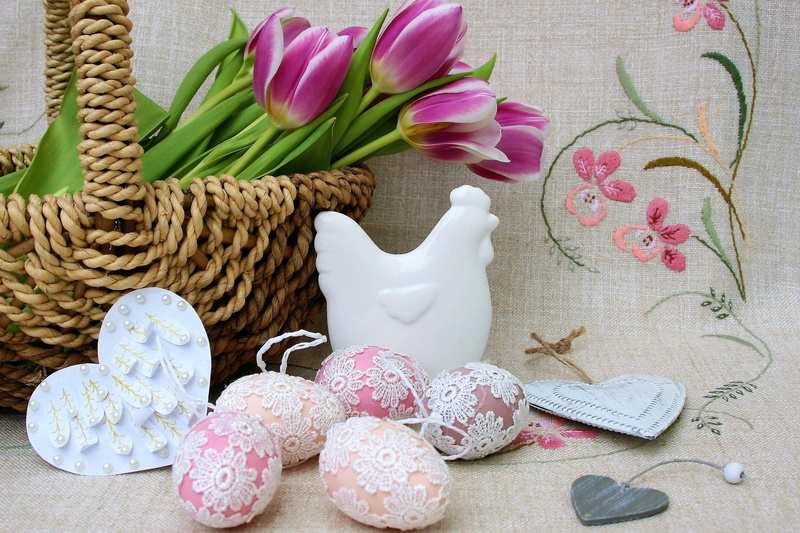 beauty in nature, easter symbol, table, the hen, plant, easter egg, ornaments, lacy, the tradition of, the background, 2K, flowers, basket, custom, easter
