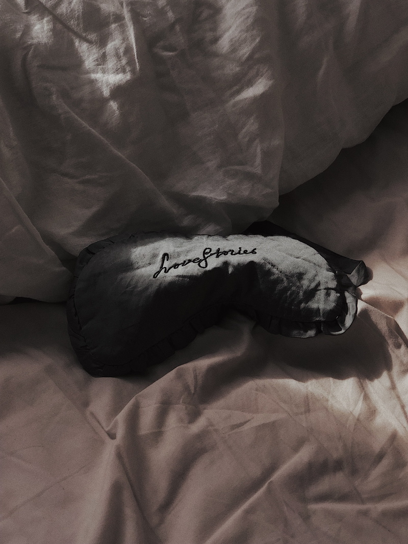 no people, sleeping, one animal, gray, bedsheet, pillow, bed, close-up, textile, indoors, furniture, vertebrate, resting, 4K, linen, relaxation, sheet