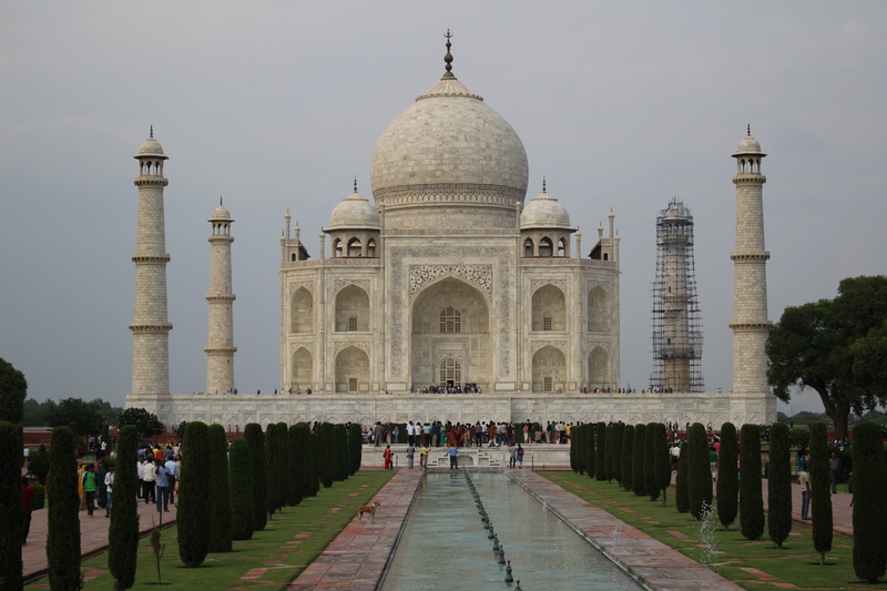 group of people, built structure, love, clouds, landmark, travel, 5K, history, religion, mausoleum, ancient civilization, arch, outdoors, taj, white, mughal
