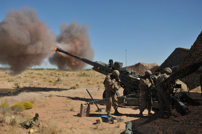 weapon, army soldier, m777 howitzer, army, government, two people, day, smoke - physical structure, clear sky, 155mm, 1080P, sky, military, fighting, artillery