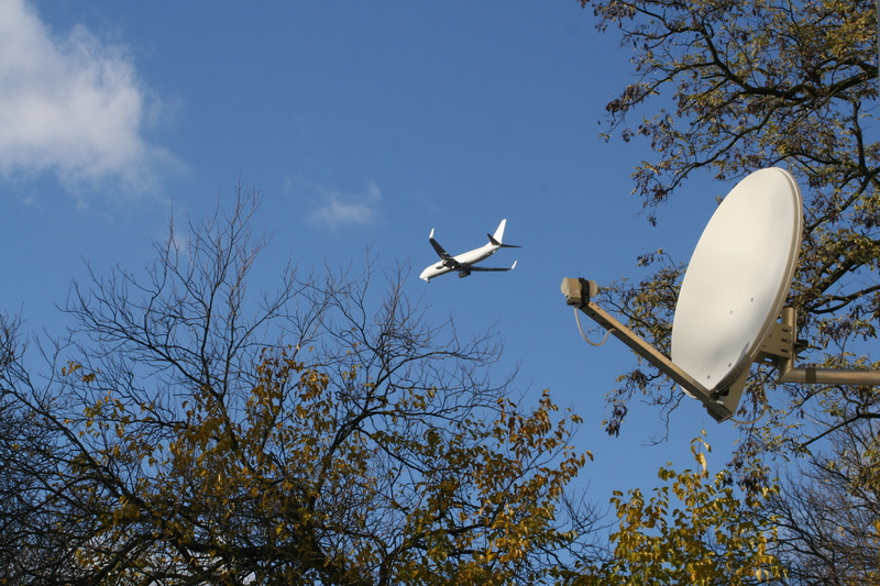 parabolic mirrors, airline travel, parabolic antenna, no people, global communications, day, broadcasting, technology, sky, low angle view, machine, aircraft