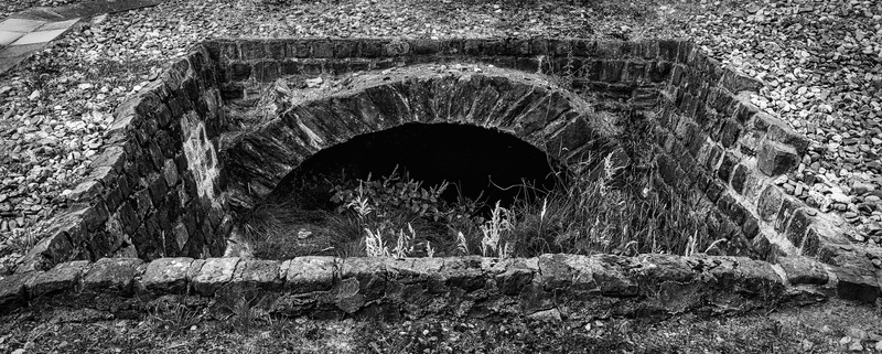 architecture, tunnel, mysterious, bunker, history, bridge - man made structure, deep, grayscale, hole, stone wall, the past, outdoors, 5K, abandoned, wall