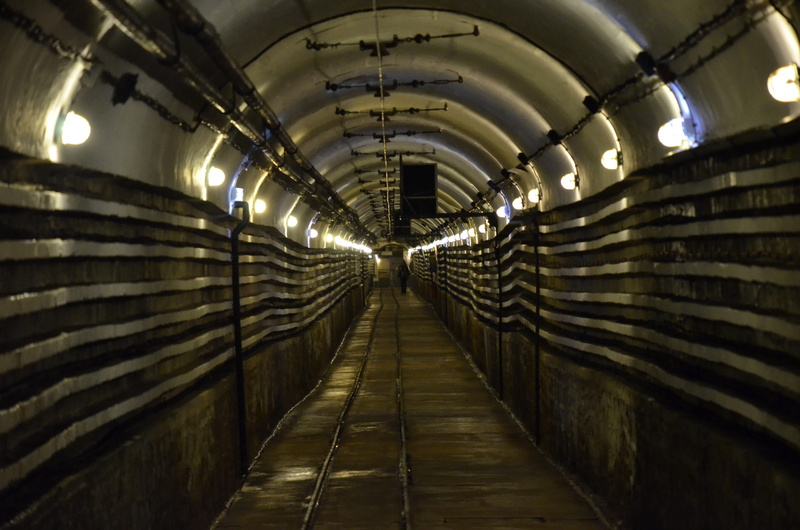 underground walkway, architecture, built structure, day, 2K, ceiling, indoors, cellar, the way forward, Gang, diminishing perspective, in a row, light