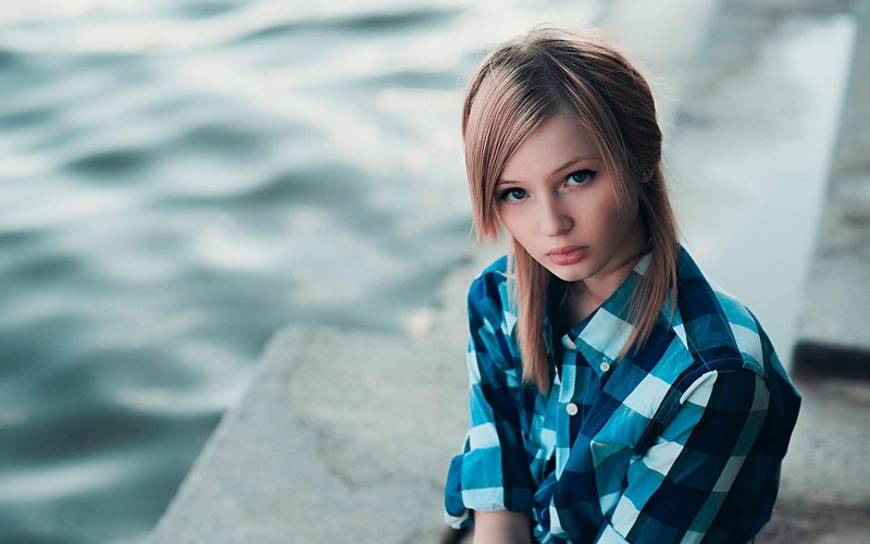 girls, leisure activity, outdoors, beautiful woman, waist up, looking at camera, women, casual clothing, one person, teenager, headshot, standing, looking at viewer