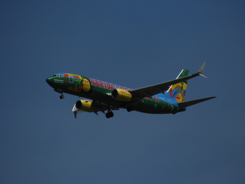 5K, landing, haribo, plane, tuifly, multi colored, aircraft, clear sky, airplane, fly, copy space, nature, air vehicle, flying, low angle view, hanover
