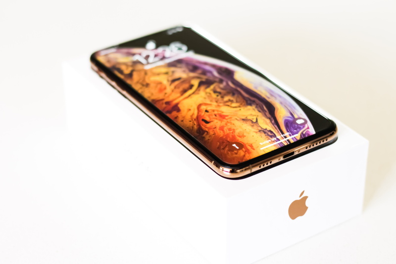 mobile Phone, meal, new, box, app, gold, mobility, leather, smartphone, snack, tech, xs, white, minimal, product, close-up, 5K, iphone, isolated, macro