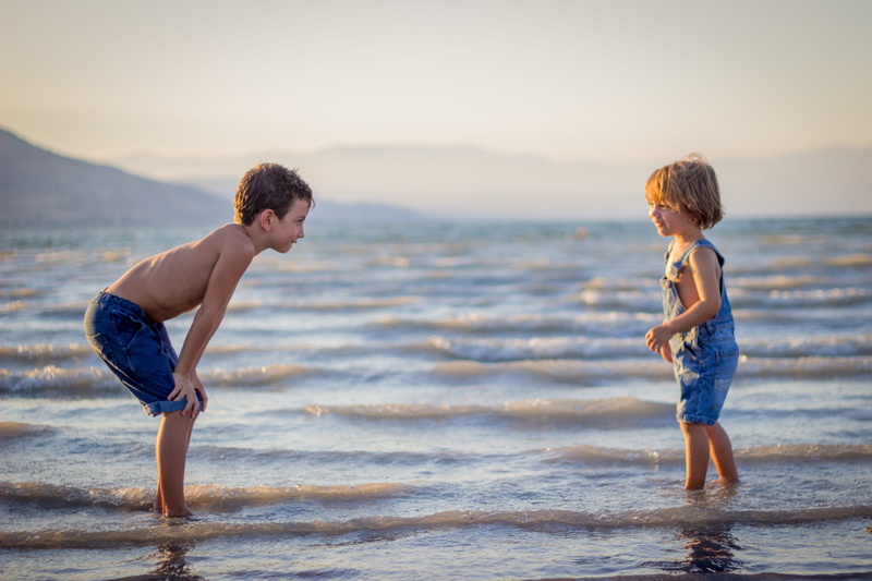 vacations, little boy, brother, childhood, water, watching, men, vacation, child, 4K, emotion, two people, beach, friendship, ocean, holiday, eye, offspring