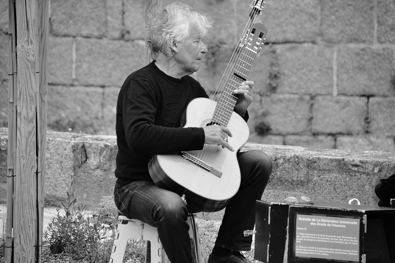 string, electric guitar, artist, real people, playing, guitar, musical instrument, guitariste, plucking an instrument, string instrument, guitarist, three quarter length
