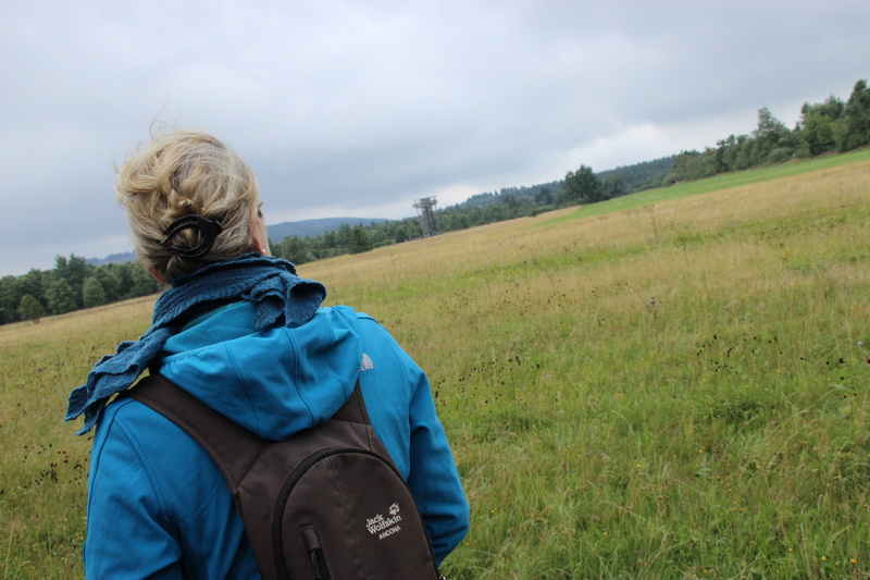 hilders, field, rear view, land, schwarzes moor, real people, outdoors, sky, backpack, leisure activity, 5K, germany, moor, waist up, foresight, adult