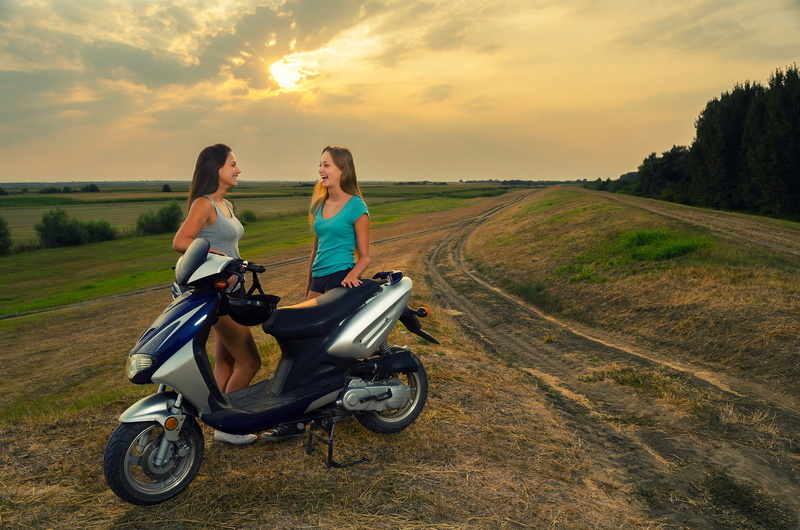 helmet, scooter, Mikey, two, 1080P, the evening, field, smile, shorts, girls