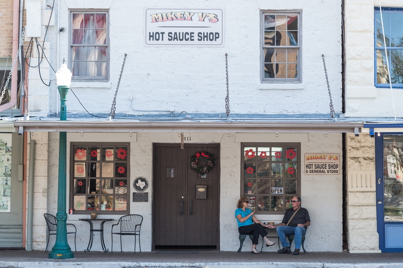 cafe, outside, built structure, women, door, storefront, building exterior, man, outdoors, restaurant, architecture, woman, city, western script, v, front
