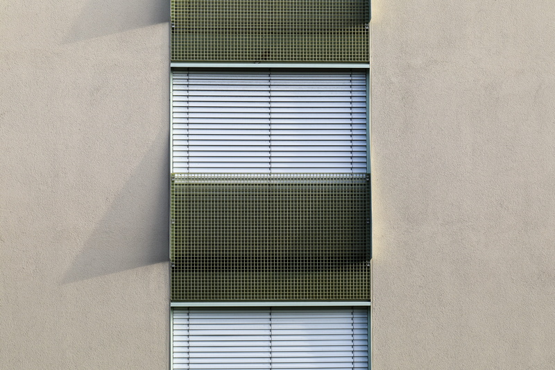 glass - material, blinds, house, 5K, white, sunlight, built structure, nature, architecture, green color, geometric shape, closed, window, wall - building feature