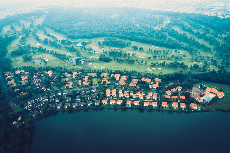 high angle view, outdoors, eye, fog, shoreline, aerial view, built structure, urban, scenery, sea, forest, tree, city, photography, water, architecture