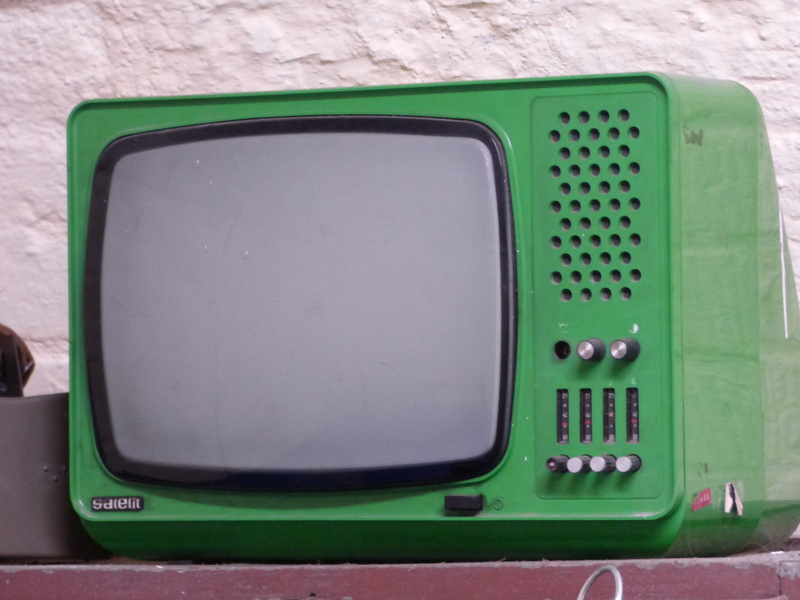 transportation, the receiver, antique, metal, television and radio, arts culture and entertainment, tv, outdoors, close-up, technology, green color, control