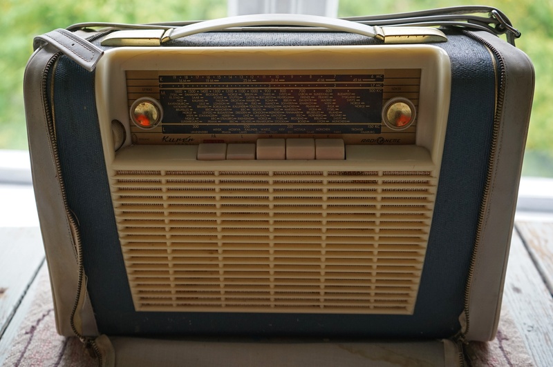 day, black, music, land vehicle, communication, motor vehicle, analog, 5K, 50s, mode of transportation, radio, close-up, white, focus on foreground, transistor