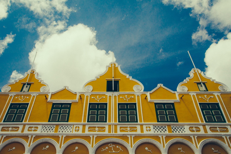 arched, building, the past, curtain, building exterior, cumulus, skylight, outdoors, sunlight, day, city, 4K, nature, architecture, spire, weather, arch