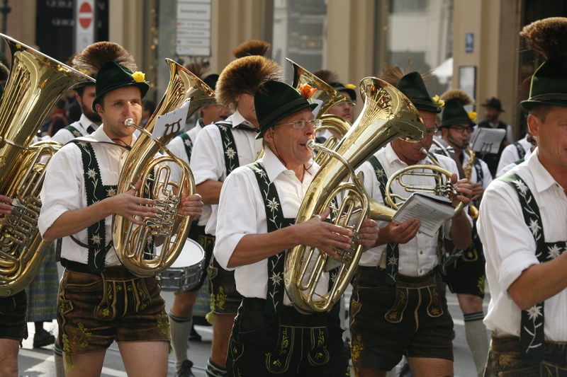 teenager, 4K, musical instrument, parade, oktoberfest, brass instrument, blowers, playing, trumpet, men, group of people, costume parade, saxophone, instrument