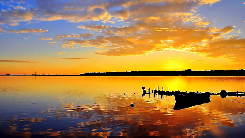 landscapes, water, black, gold, viol, magenta, beije, lake, blue, maroon, clouds, widescreen, nice, islands, 1080P, golden, dock, sunset, hour, boat