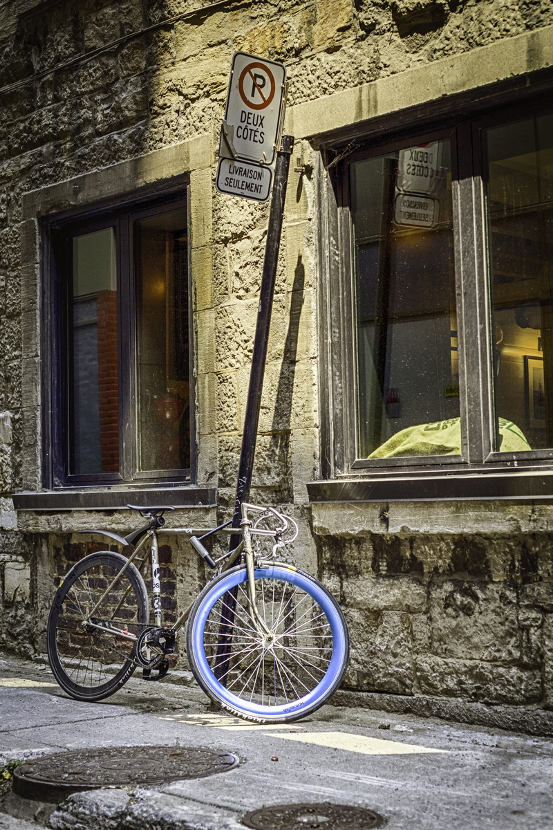 wheel, text, day, stationary, house, wall - building feature, canada, no people, communication, built structure, 4K, montréal, land vehicle, building