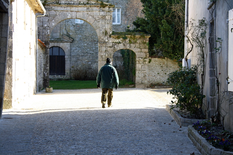day, sunlight, sunshine and shadow, men, 4K, one person, man, walking, stone buildings, the way forward, man in sunlight, lifestyles, alley, light and shade