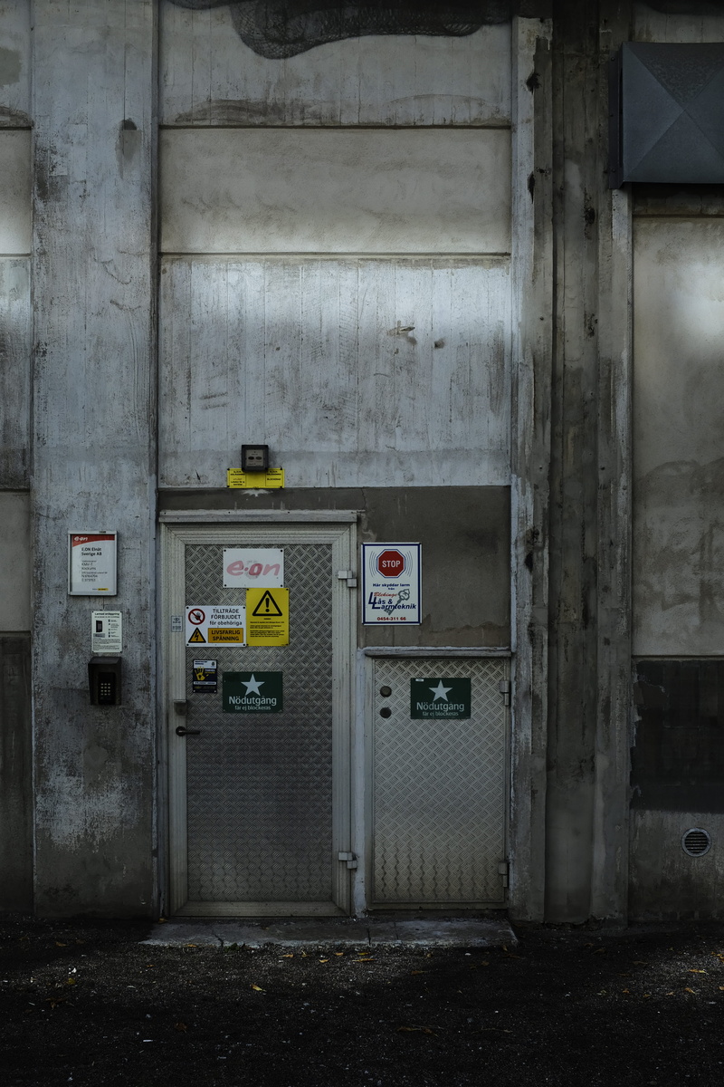 old, no People, metal, industry, dirty, patina, back alley, building, 5K, shadow, back door, concrete, entrance, door, abandoned, light, rough, metal door