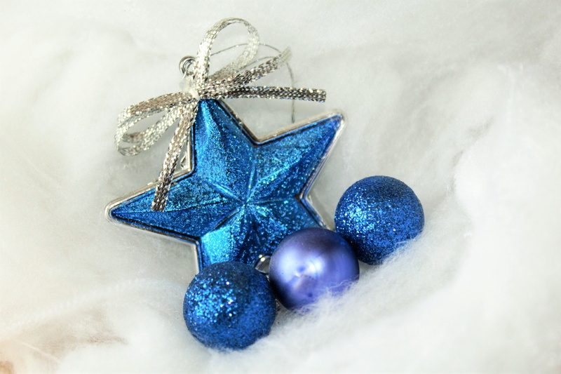 christmas Ornament, close-up, no people, surface, glitter, ornate, season, blue, holiday - event, christmas, winter, ball, event, studio shot, cold temperature