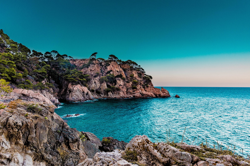 rocky coastline, tranquility, sea, marbella, ocean, tranquil scene, green, rock, beauty in nature, solid, hike, rock formation, horizon over water, 5K
