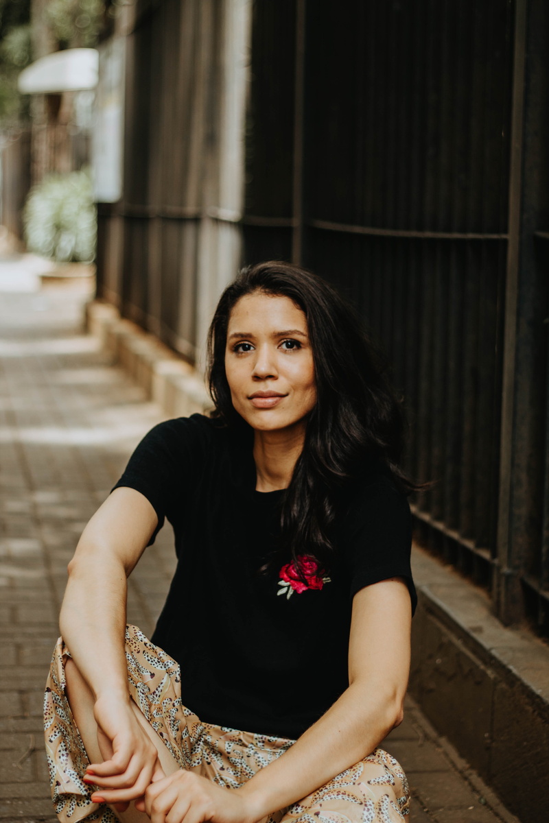 one person, black hair, avenida paulistum, lifestyles, gate, woman, staircase, girl, hairstyle, 5K, focus on foreground, looking at camera, forest, smile
