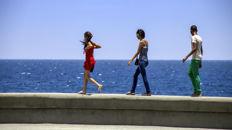 people, group of people, Sea, child, teenager, man, holiday, young people, water, friendship, avenida, rear view, Cuba, standing, 2K, gray, Malecon, Promenade