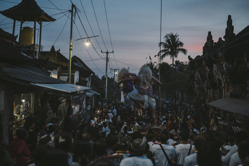 building exterior, culture, women, sonyalpha, built structure, street, group of people, leisure activity, lifestyles, bali, sonya7sii, dusk, large group of people