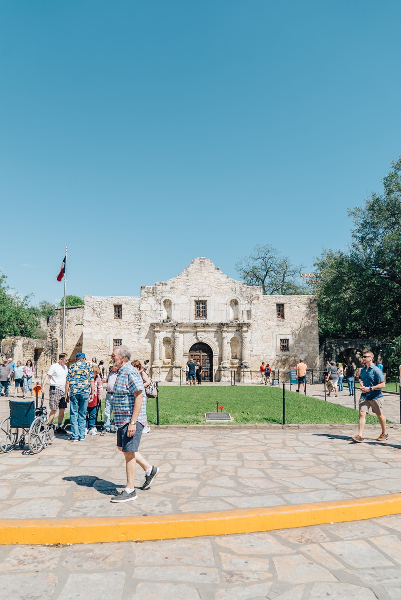 tourism, crowd, walking, campus, clear sky, person, city, real people, downtown, polo, the past, shirt, group of people, large group of people, street