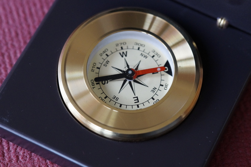 compass point, single object, shape, show, orient, technology, accuracy, equipment, compass, metal, 5K, geometric shape, high angle view, circle, guidance