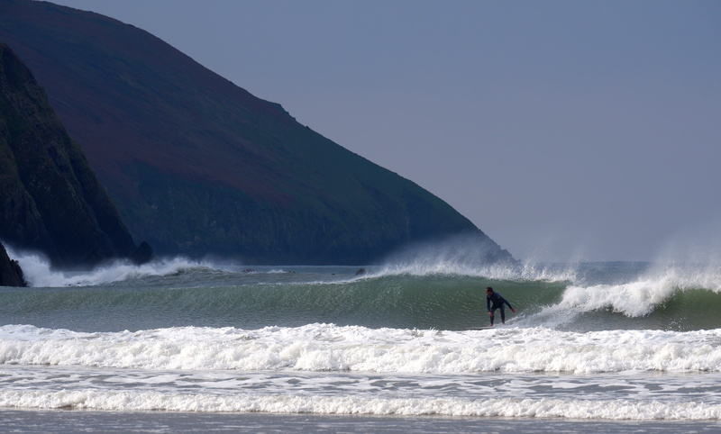 uk, baggy, wave, sea, person, nature, skill, daytime, men, surfer, outdoors, mountain, water, beauty in nature, surfing, day, people, power in nature, sand