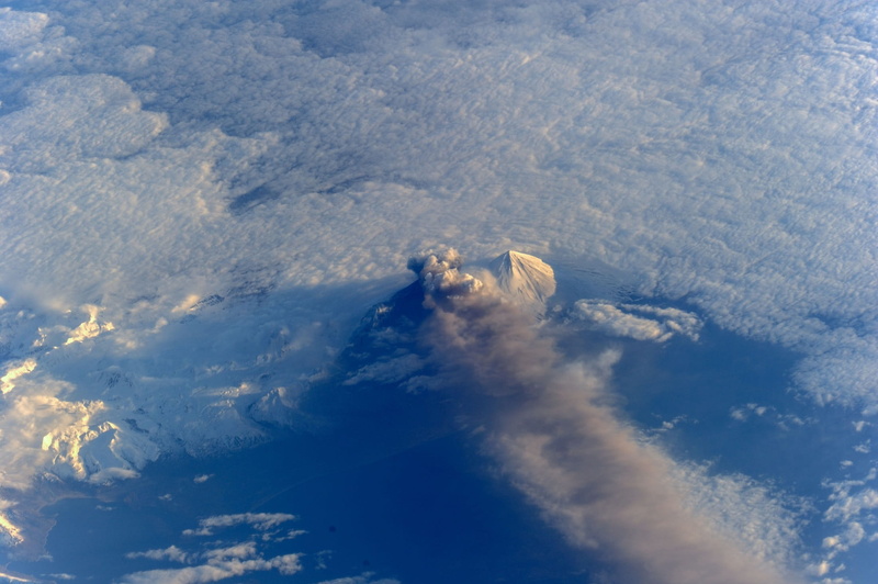 tranquil scene, magma, tranquility, air, scenics, ash cloud, landscape, explosion, plume, stratosphere, alaska, animal, geological, day, Eruption, flying