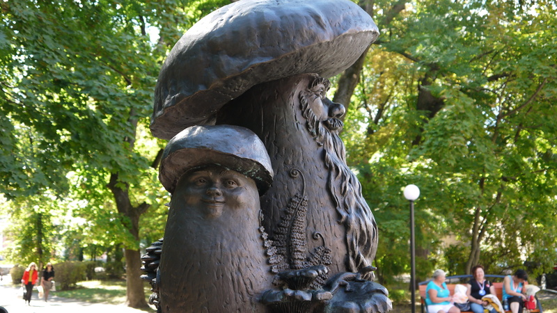day, women, showplace, park, outdoors, nature, representation, ryazan, male likeness, monument, creativity, mushrooms, tree, people, group of people, 4K