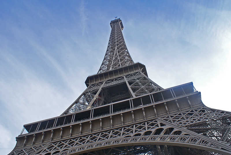skyscraper, the centre of, metal construction, tower, the past, architecture, tall - high, built structure, constructor, no people, symbol, outdoors, office building exterior