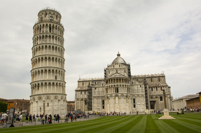 architecture, building exterior, 5K, nature, toscana, religion, pisa tower, built structure, outdoors, tourism, city, travel, leaning tower, italy, group of people